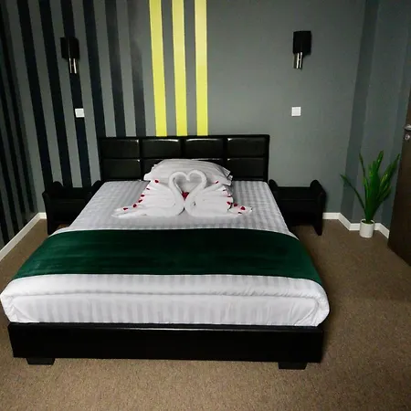 アパートホテル Resita Residence レシツァ